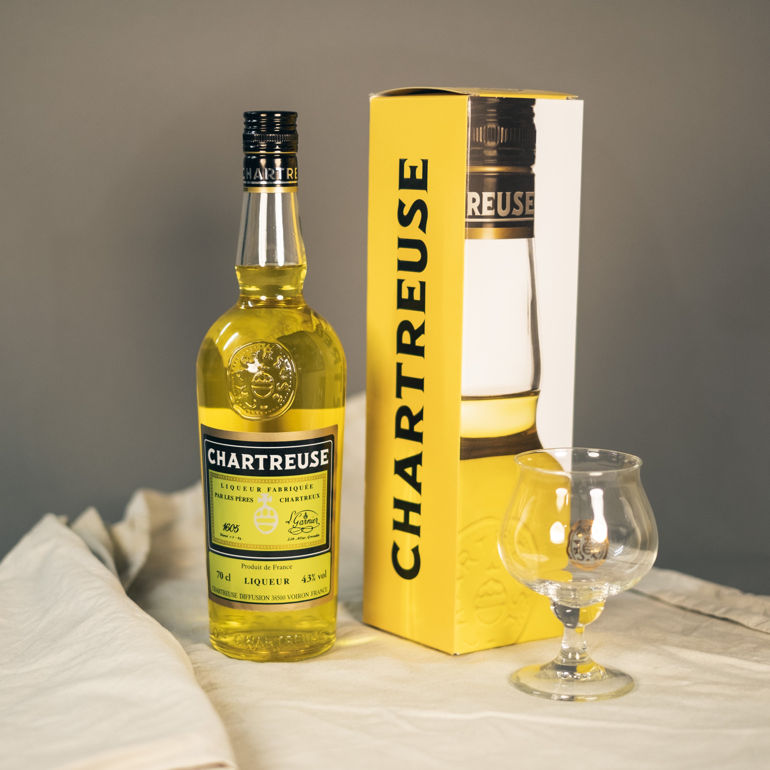https://www.fromagerie-2alpes.com/cdn/shop/products/chartreuse-jaune-2019.jpg?v=1608507474